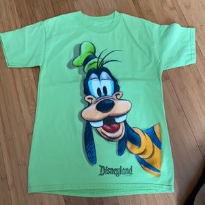 Disneyland Parks Goofy Tee Youth medium